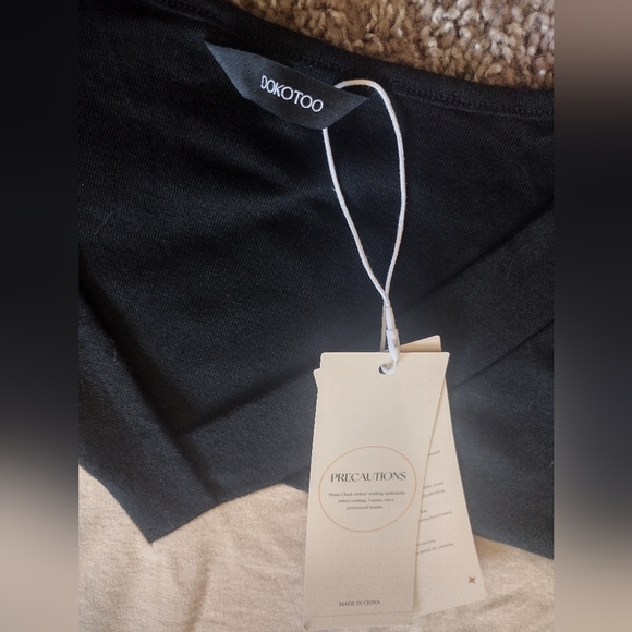 Dokotoo Color Block Long Sleeve V-neck Top with Button Accents NWT - Picture 6 of 9